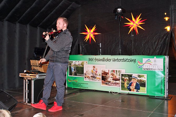 Gut besuchter Weihnachtsmarkt (Foto: Karl-Heinz Herrmann)