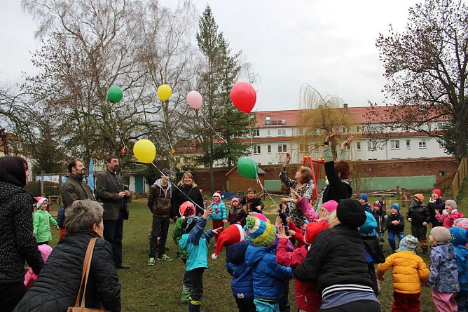 Zum 60. Spielgeräte und eine Torte (Foto: Karl-Heinz Herrmann) Zum 60. Spielgeräte und eine Torte (Foto: Karl-Heinz Herrmann)