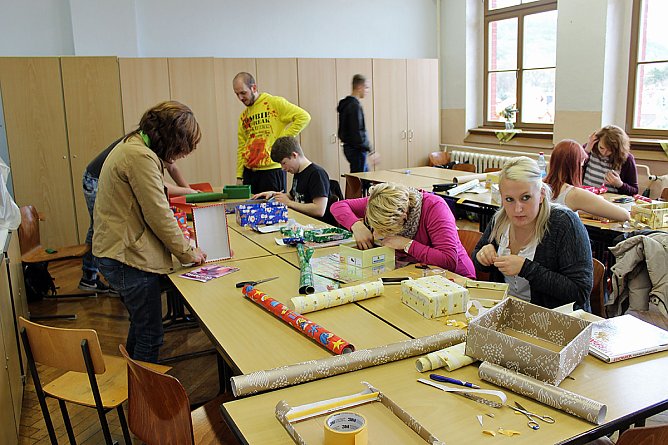Weihnachtspäckchen an Asylbewerber (Foto: Karl-Heinz Herrmann) Weihnachtspäckchen an Asylbewerber (Foto: Karl-Heinz Herrmann)