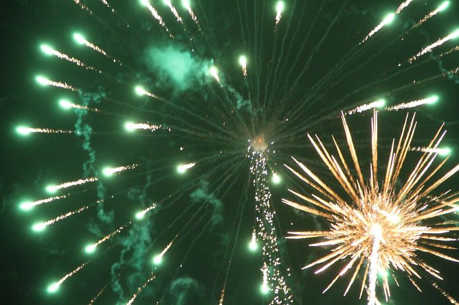 Mit Böllern und Raketen - ungetrübtes Silvestervergnügen (Foto: Angelo Glashagel) Mit Böllern und Raketen - ungetrübtes Silvestervergnügen (Foto: Angelo Glashagel)
