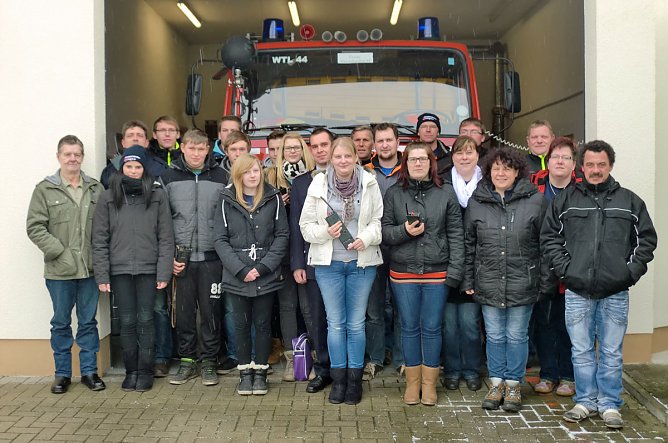 21 neue Sprechfunker auf Kreisebene ausgebildet (Foto: FFW Wasserthaleben) 21 neue Sprechfunker auf Kreisebene ausgebildet (Foto: FFW Wasserthaleben)