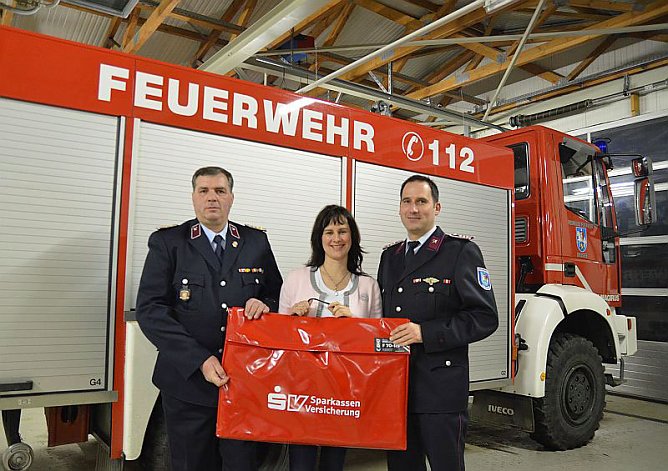 Mobiler Rauchverschluss übergeben (Foto: FFW Greußen) Mobiler Rauchverschluss übergeben (Foto: FFW Greußen)