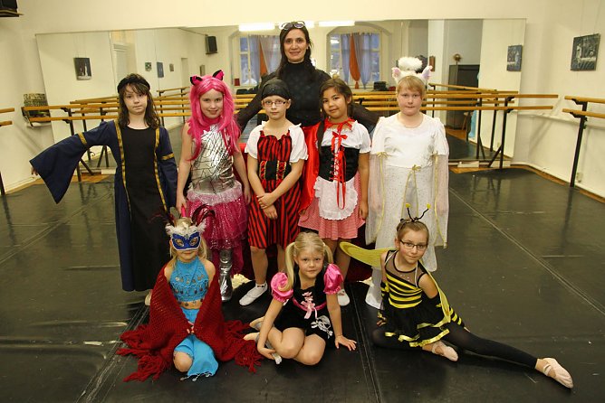 Kostümball im Ballettstudio (Foto: Günter Herting) Kostümball im Ballettstudio (Foto: Günter Herting)