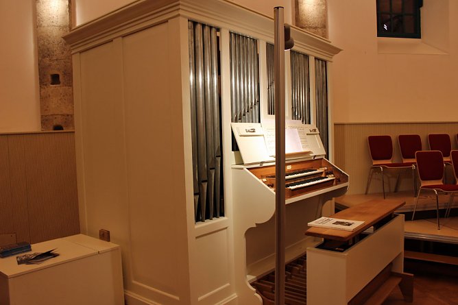 Neue Orgel vorgestellt (Foto: Karl-Heinz Herrmann) Neue Orgel vorgestellt (Foto: Karl-Heinz Herrmann)