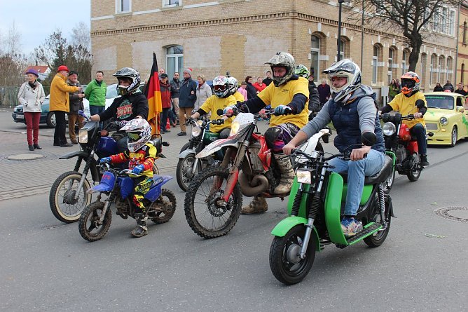 Gut besuchter Rosensonntagsumzug (Foto: Karl-Heinz Herrmann) Gut besuchter Rosensonntagsumzug (Foto: Karl-Heinz Herrmann)