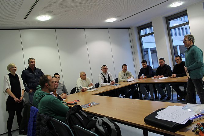 Spracherwerb an der VHS (Foto: Karl-Heinz Herrmann) Spracherwerb an der VHS (Foto: Karl-Heinz Herrmann)