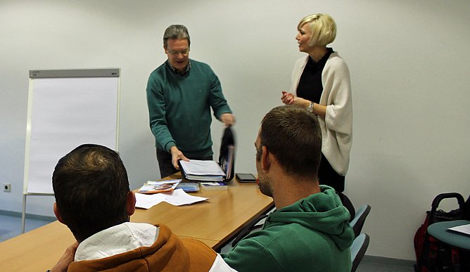 Spracherwerb an der VHS (Foto: Karl-Heinz Herrmann) Spracherwerb an der VHS (Foto: Karl-Heinz Herrmann)