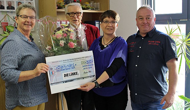 Spende für den VdK (Foto: Karl-Heinz Herrmann) Spende für den VdK (Foto: Karl-Heinz Herrmann)