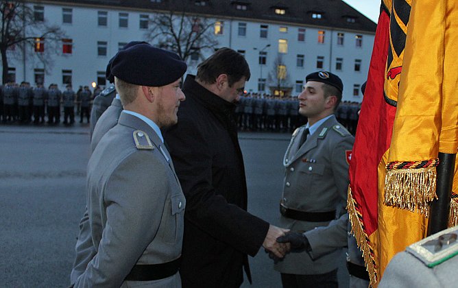 Anwärter in Sondershausen vereidigt (Foto: Karl-Heinz Herrmann) Anwärter in Sondershausen vereidigt (Foto: Karl-Heinz Herrmann)