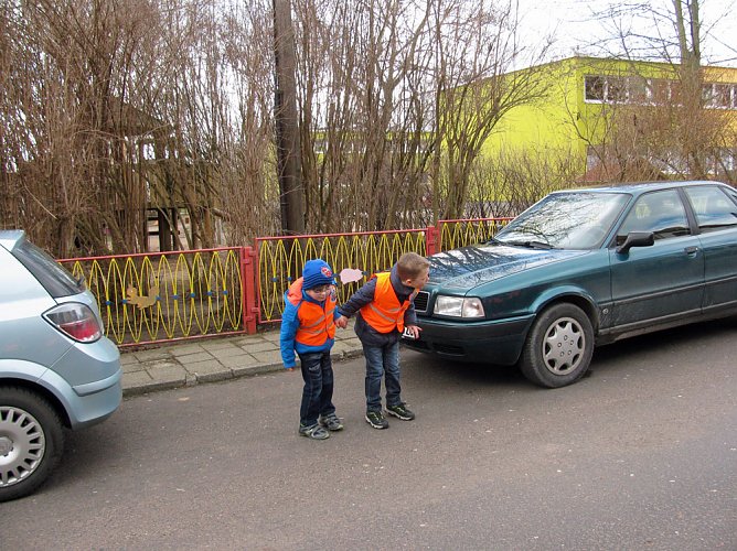 Verkehrssicherheitstag in der Kita Gänseblümchen (Foto: Bernd Müller) Verkehrssicherheitstag in der Kita Gänseblümchen (Foto: Bernd Müller)