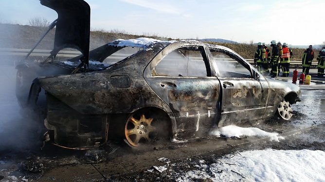 Vollsperrung auf der A38 wegen eines Fahrzeugbrandes (Foto: Feuerwehr Heilbad Heiligenstadt)