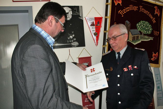 Bemerkenswerte Vereinsarbeit bei der FFW (Foto: Karl-Heinz Herrmann)