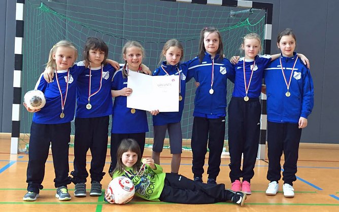 Greußens F-Juniorinnen auf Platz 4 (Foto: Torsten Abicht) Greußens F-Juniorinnen auf Platz 4 (Foto: Torsten Abicht)