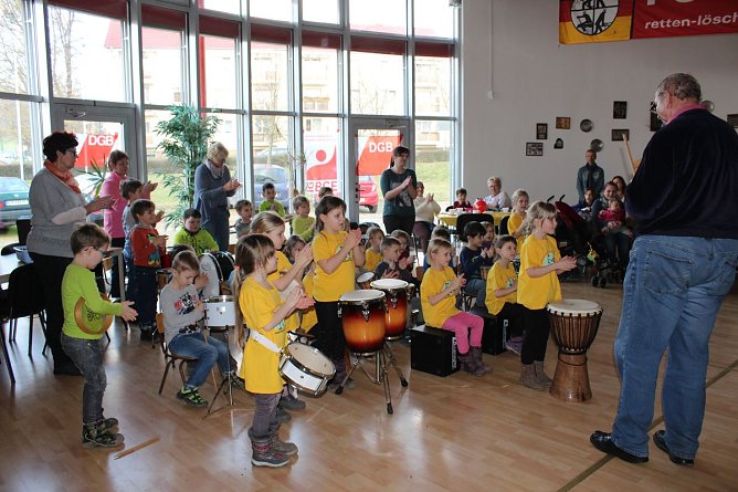 W&auml;nde wackelten bei der Feuerwehr (Foto: Karl-Heinz Herrmann)