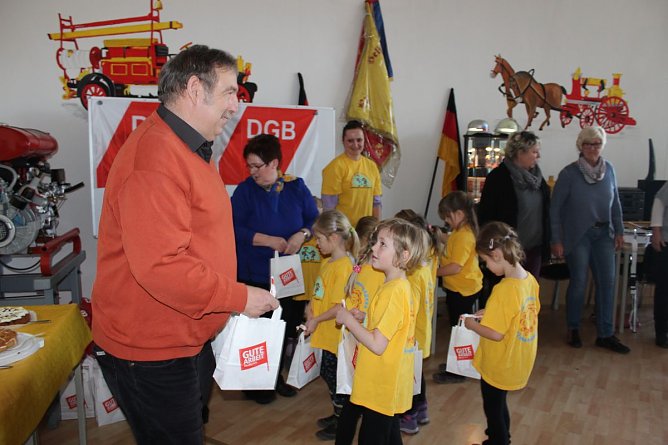 W&auml;nde wackelten bei der Feuerwehr (Foto: Karl-Heinz Herrmann)