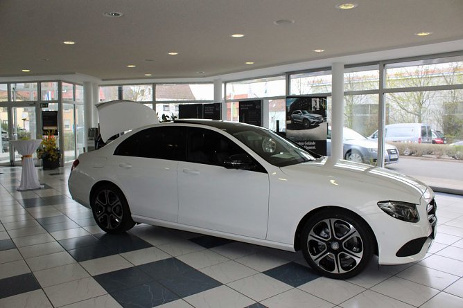 Neue E-Klasse ist da (Foto: Karl-Heinz Herrmann) Neue E-Klasse ist da (Foto: Karl-Heinz Herrmann)