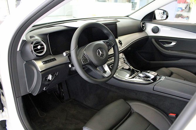 Neue E-Klasse ist da (Foto: Karl-Heinz Herrmann) Neue E-Klasse ist da (Foto: Karl-Heinz Herrmann)