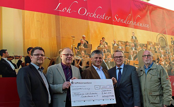 Spende f&uuml;r F&ouml;rderverein Loh-Orchester Sondershausen (Foto: Karl-Heinz Herrmann)