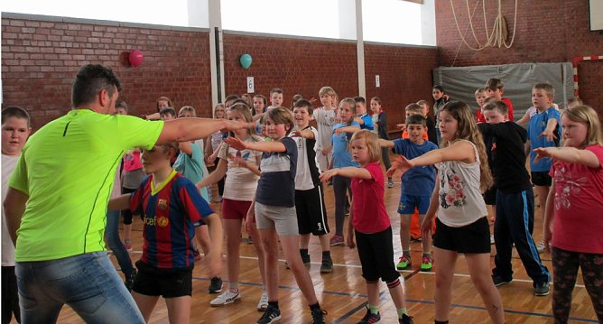 Da steppt der Bär” (Foto: Grundschule Hohenebra) Da steppt der Bär” (Foto: Grundschule Hohenebra)