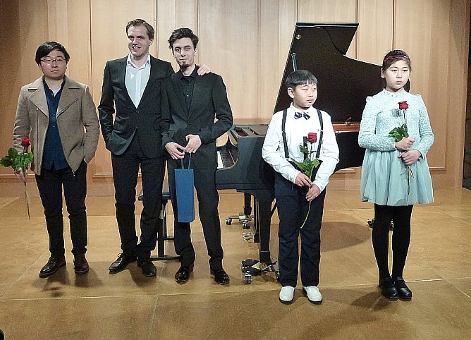 Konzert mit Pavel Zemen (Foto: Jürgen Kieper) Konzert mit Pavel Zemen (Foto: Jürgen Kieper)