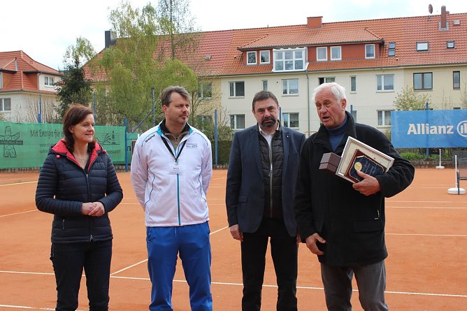 Tennis: Saisonstart beinahe in Weiß (Foto: Karl-Heinz Herrmann) Tennis: Saisonstart beinahe in Weiß (Foto: Karl-Heinz Herrmann)