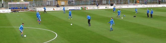 Um 19 Uhr ist Ansto&szlig; im AKS (Foto: nnz)