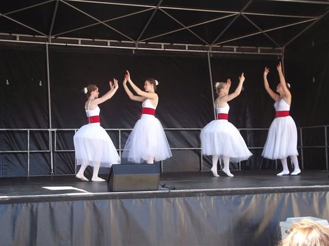 Autofrühling in Sondershausen mit dem Tanzstudio Radeva (Foto: Privat) Autofrühling in Sondershausen mit dem Tanzstudio Radeva (Foto: Privat)