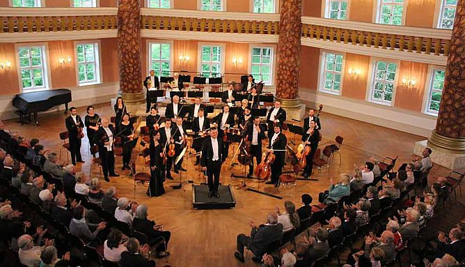 Mit beeindruckenden Trompeten-Solo (Foto: Karl-Heinz Herrmann) Mit beeindruckenden Trompeten-Solo (Foto: Karl-Heinz Herrmann)