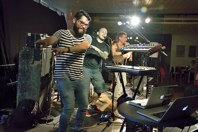 Wilde, Schweiß treibende Latino-Party (Foto: Fred Böhme) Wilde, Schweiß treibende Latino-Party (Foto: Fred Böhme)