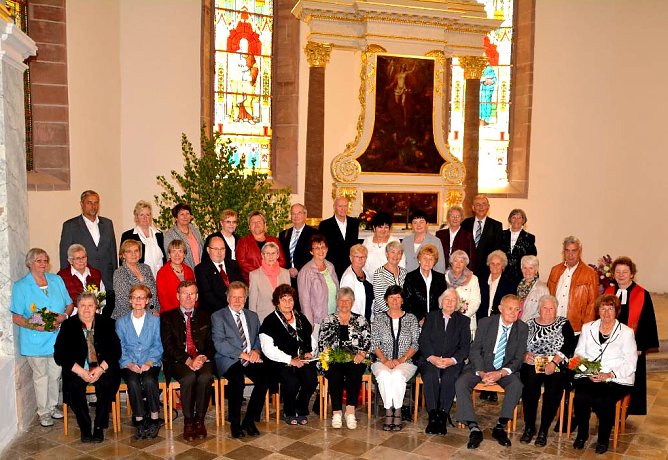 Treffen der Konfirmandenjahrg&auml;nge 1951 � 1956 � 1966 in der Unterkirche (Foto: G&ouml;bel-Bark)