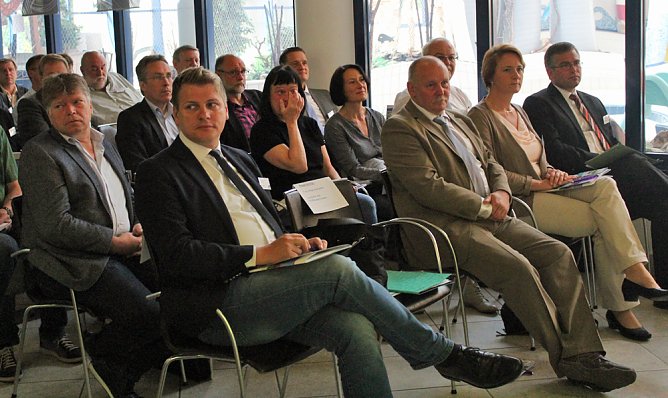 Mit Unternehmern gefr&uuml;hst&uuml;ckt (Foto: Karl-Heinz Herrmann)