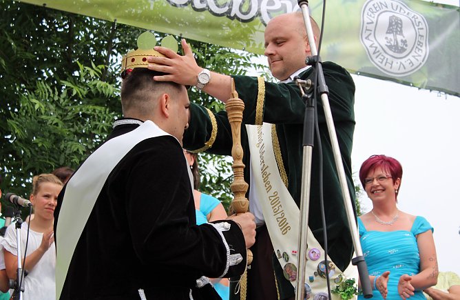 Laubk&ouml;nig gekr&ouml;nt - Geheimnis der Hofdamen gel&uuml;ftet! (Foto: Karl-Heinz Herrmann)
