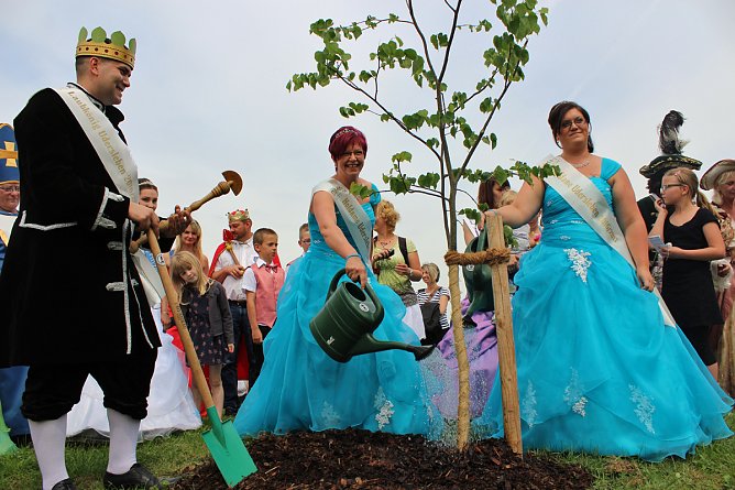 Laubk&ouml;nig gekr&ouml;nt - Geheimnis der Hofdamen gel&uuml;ftet! (Foto: Karl-Heinz Herrmann)