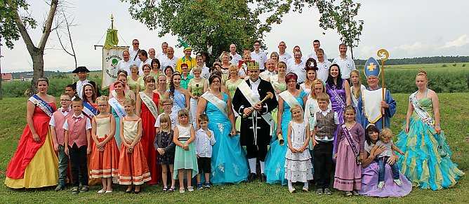 Laubk&ouml;nig gekr&ouml;nt - Geheimnis der Hofdamen gel&uuml;ftet! (Foto: Karl-Heinz Herrmann)
