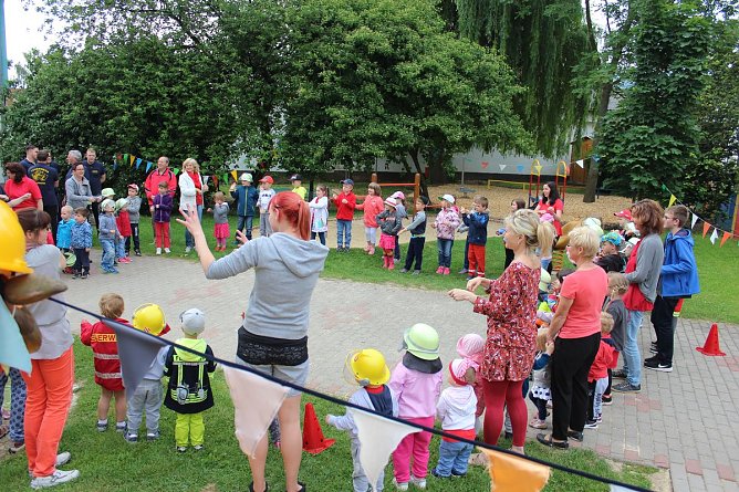 Mit der Feuerwehr zum Jubil&auml;um (Foto: Karl-Heinz Herrmann)