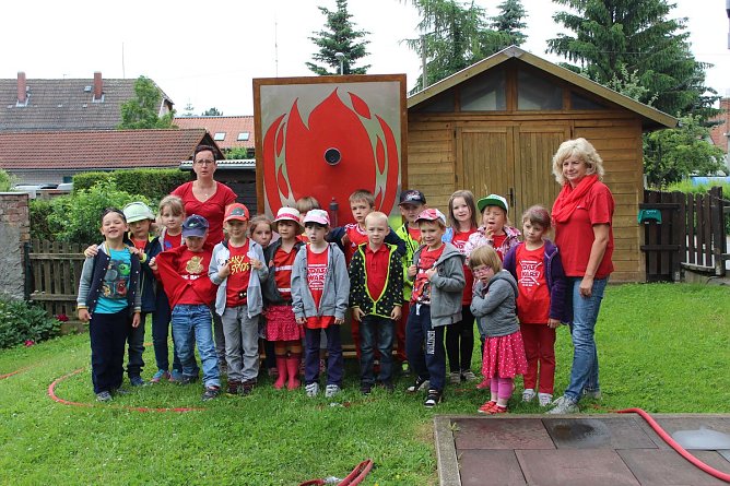 Mit der Feuerwehr zum Jubil&auml;um (Foto: Karl-Heinz Herrmann)