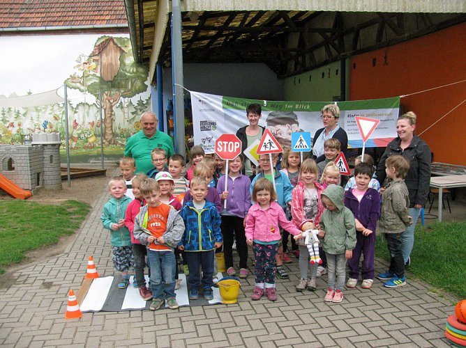 Verkehrssicherheitstag der Kita Zwergenland Kalbsrieth (Foto: Bernd Müller) Verkehrssicherheitstag der Kita Zwergenland Kalbsrieth (Foto: Bernd Müller)