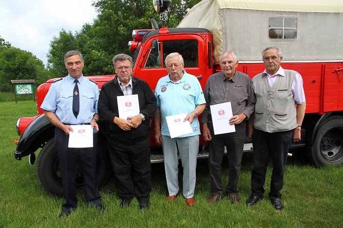 Für langjährige Zugehörigkeit geehrt (Foto: Günter Herting) Für langjährige Zugehörigkeit geehrt (Foto: Günter Herting)