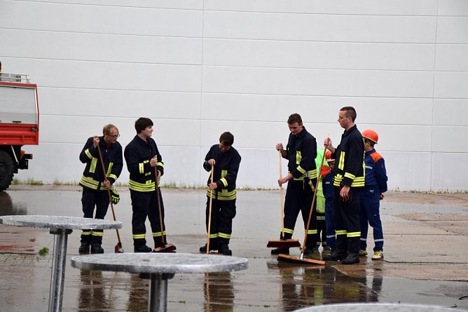 Unwettereinsatz auf Feuerwehrfest in Bebra (Foto: Marcus Weise)