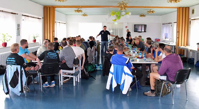 Schiedsrichter-Saisonauftakt des NTKFA in Sondershausen (Foto: Michael Fricke) Schiedsrichter-Saisonauftakt des NTKFA in Sondershausen (Foto: Michael Fricke)