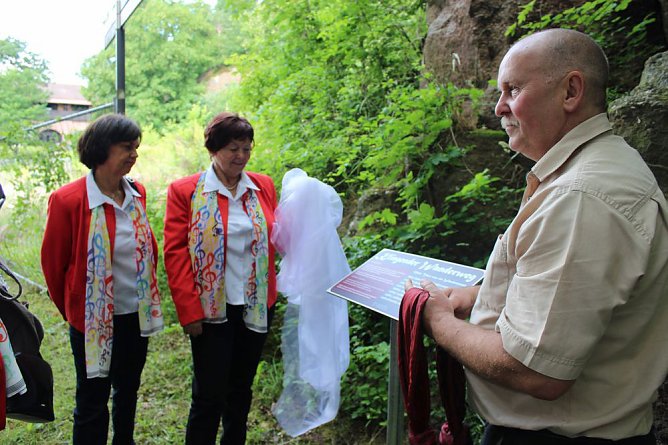 Klingender Wanderweg &uuml;bergeben (Foto: Karl-Heinz Herrmann)