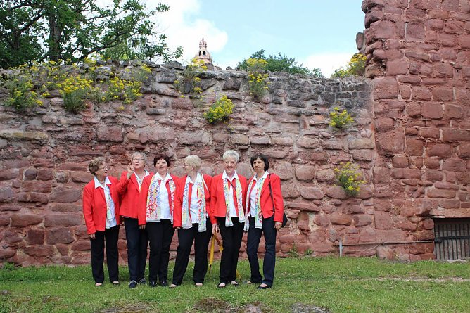 Klingender Wanderweg &uuml;bergeben (Foto: Karl-Heinz Herrmann)