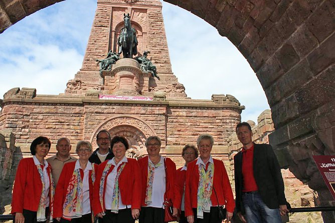 Klingender Wanderweg &uuml;bergeben (Foto: Karl-Heinz Herrmann)