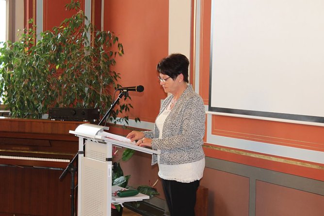 Feierlich Zeugnisse erhalten    (Foto: Karl-Heinz Herrmann)