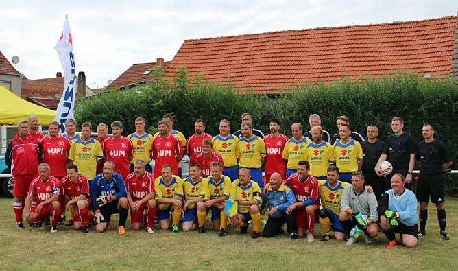 Volles Dutzend - Fans zufrieden! (Foto: Karl-Heinz Herrmann) Volles Dutzend - Fans zufrieden! (Foto: Karl-Heinz Herrmann)