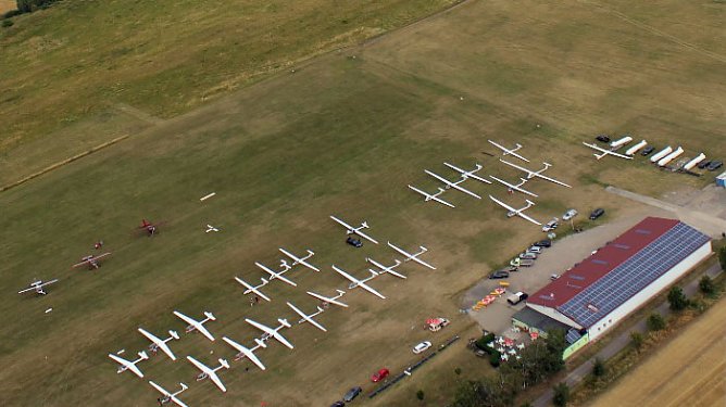 Zwischenbilanz zur 25. Thüringen Meisterschaft im Streckensegelflug (Foto: Marion Haas) Zwischenbilanz zur 25. Thüringen Meisterschaft im Streckensegelflug (Foto: Marion Haas)