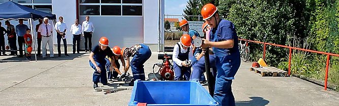 L&ouml;schangriff vor Staatssekret&auml;rin (Foto: Karl-Heinz Herrmann)