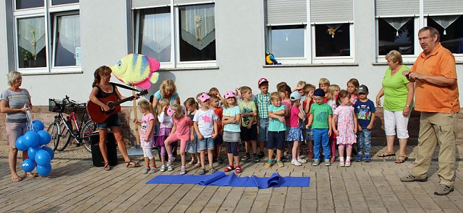 Zum Weltfriedenstag gesungen und getanzt (Foto: Karl-Heinz Herrmann)