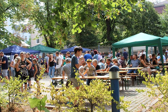 Was für ein Andrang beim Schulfest! (Foto: Karl-Heinz Herrmann) Was für ein Andrang beim Schulfest! (Foto: Karl-Heinz Herrmann)