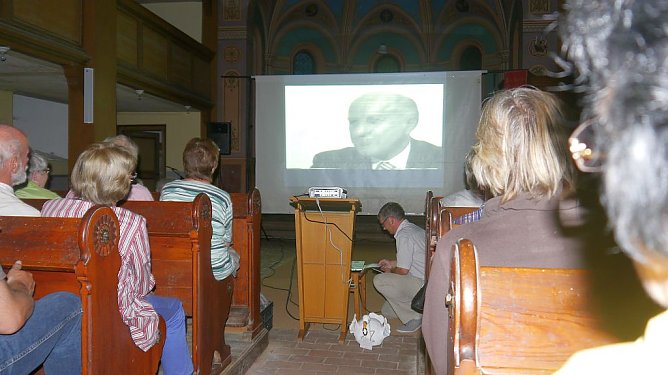 Lindenfest mit Filmvorführung (Foto: Jürgen Kieper) Lindenfest mit Filmvorführung (Foto: Jürgen Kieper)